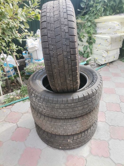 Продаются зимние шины, резина R17
