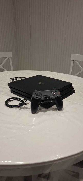 De Vânzare URGENT  PS4pro + Casca VR