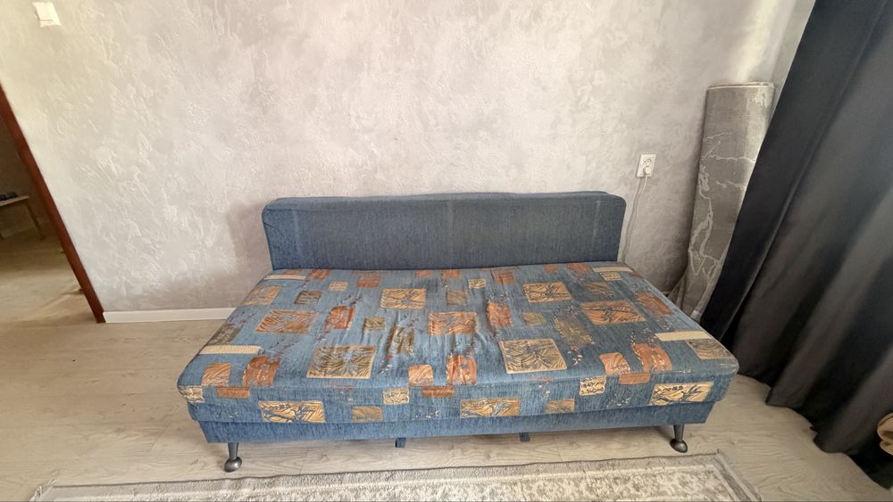 Срочно продам диван