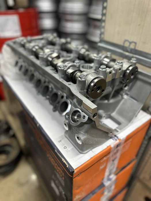 Головка блока цилиндров двигатель 405-406 с распредвалами в сборе