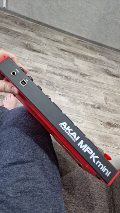 Миди клавиатура Akai MPK mini