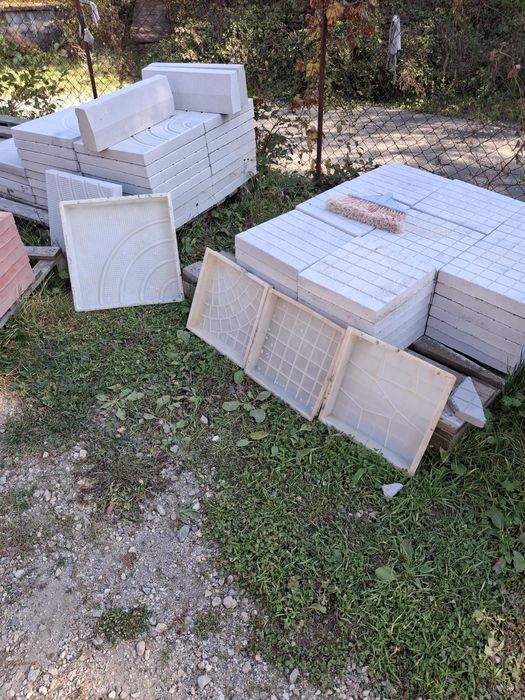 Продавам калъпи за бетонови изделия