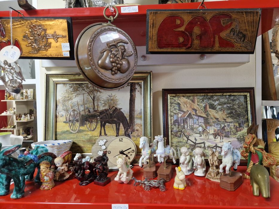 Фигури и скулптура коне