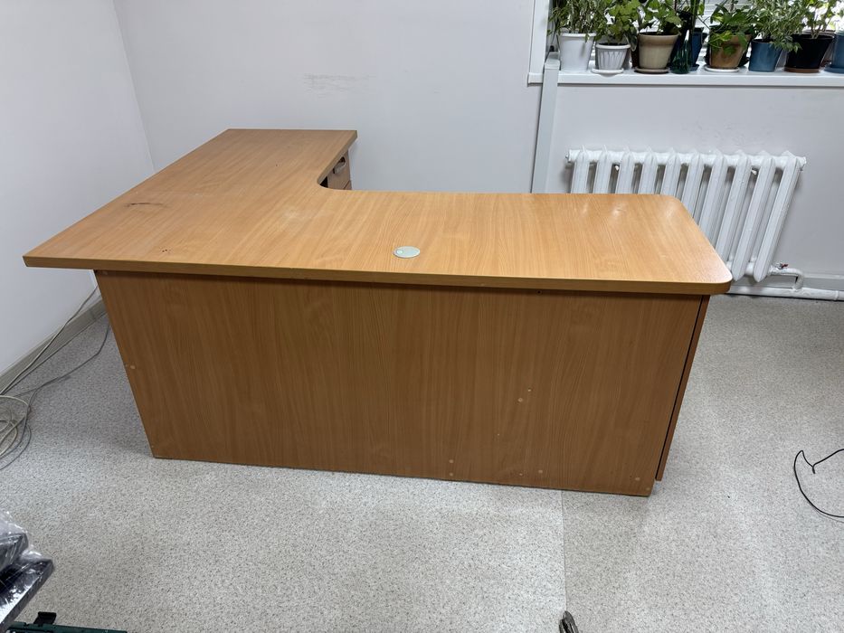 Офисные столы продам