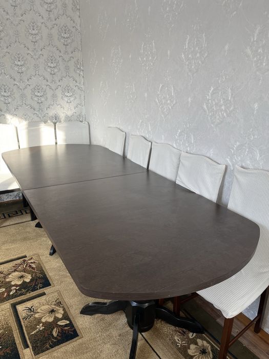 Стол для гостей