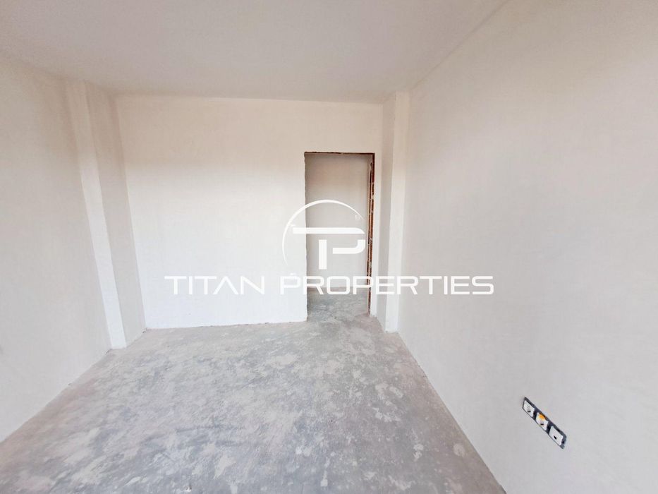 Продава се Тристаен апартамент в Пловдив, Остромила - 179 кв.м за 1174 €/кв.м - Снимка #2