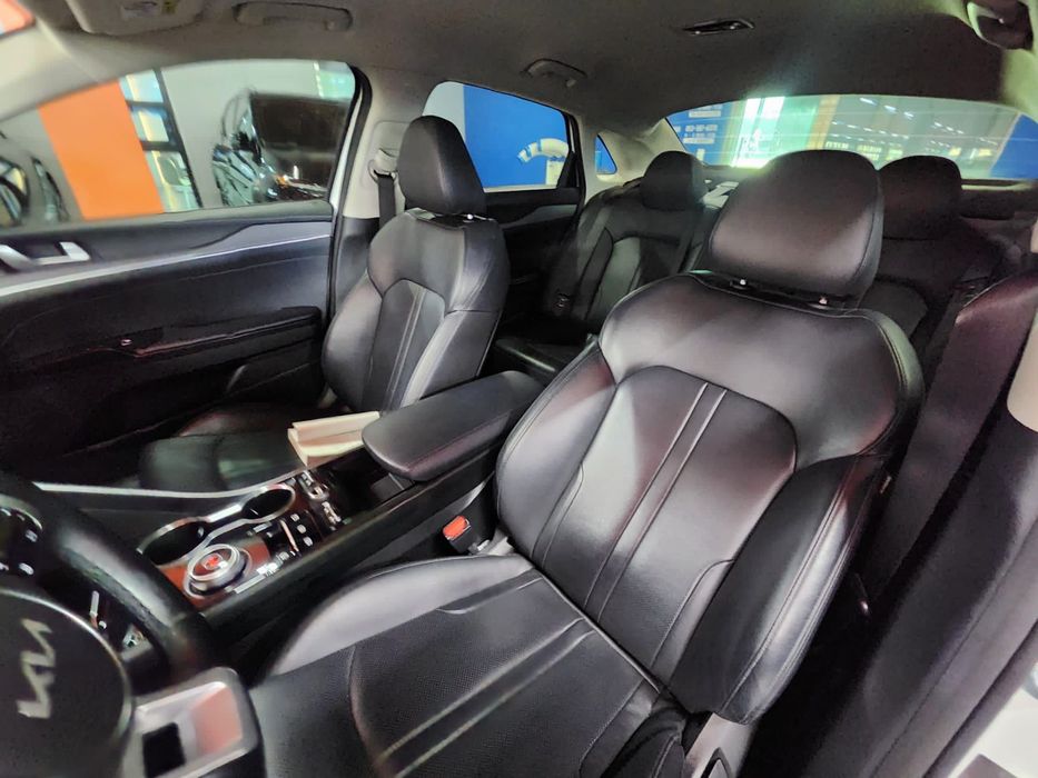 Kia K5 автомобиль