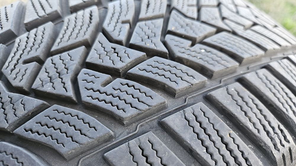 2бр гуми 205 55 16 дот 20 дънлоп