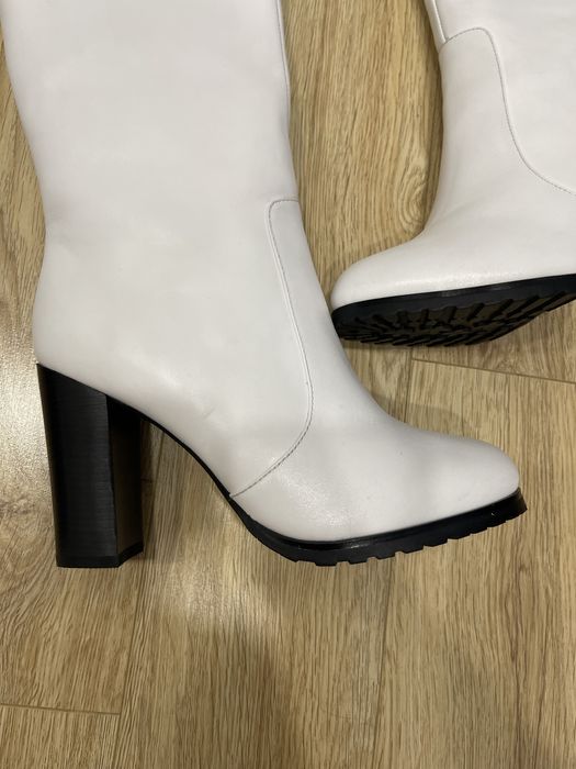 Сапоги белые. Кожанные