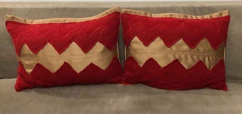 Калъфки в златисто и червено