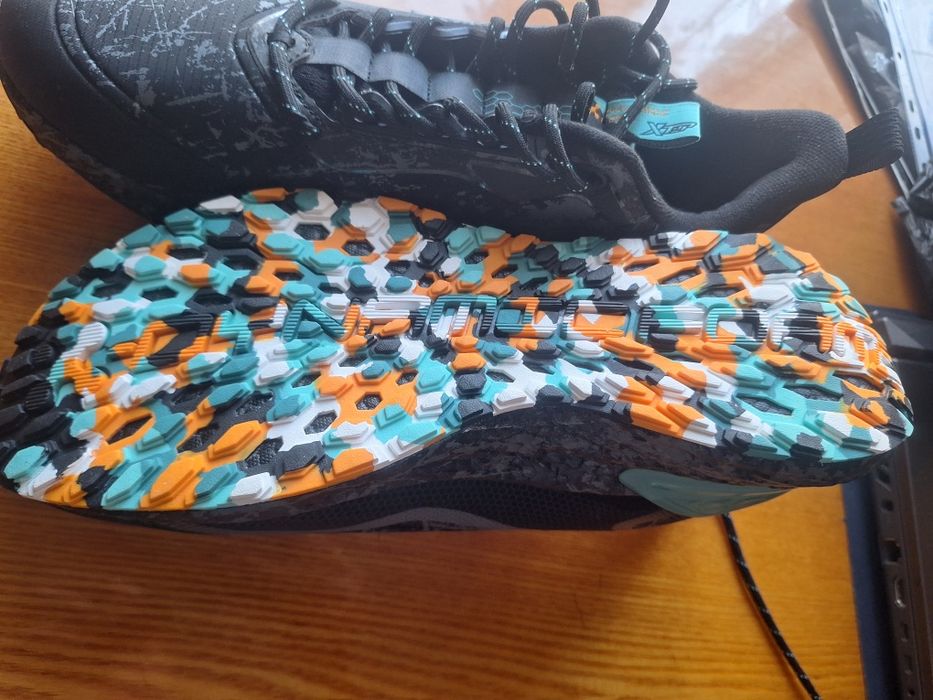 Мужские оригинальные,новые кроссовки Xtep. Водонепроницаемые.