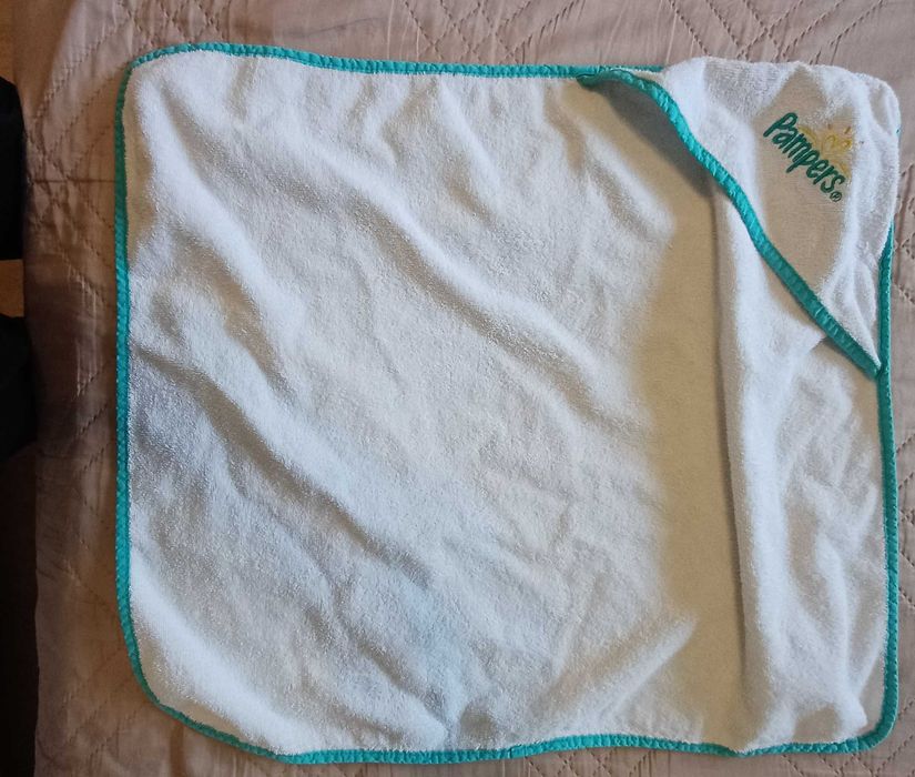 Два броя бебешки хавлиени кърпи