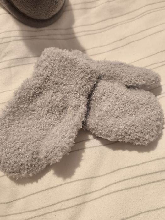 Cizmulițe îmblănite + mănuși călduroase (6-12 luni)