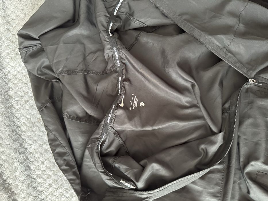 compleu nike miller marimea S pret 200 lei