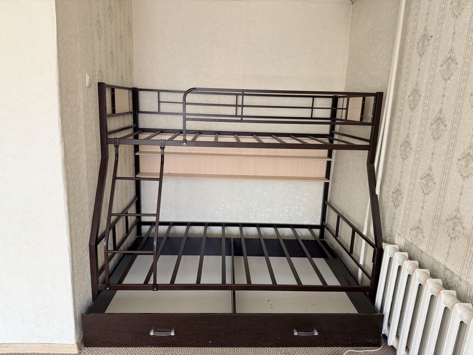 Кровать двухъярусная
