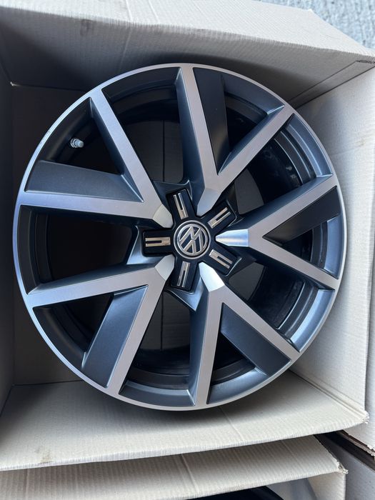 Jante VW Touareg R20Braga III CR7 Originale Fara Anvelope