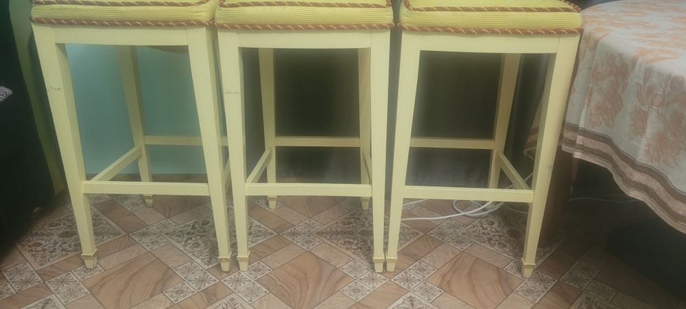 Высокие стулья, барные стулья