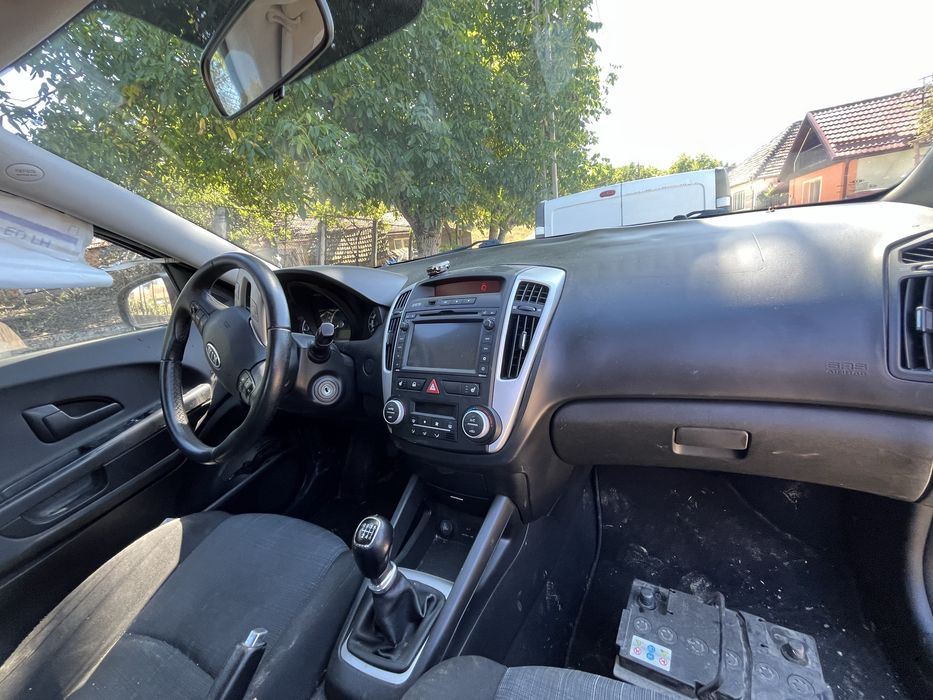 Dezmembrez Kia CEED 1.6 CDRI  D4FB 94KW  (128 CP) an 2012 . 6 trepte .