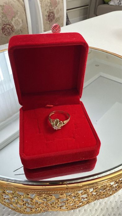 Продам золотое кольцо