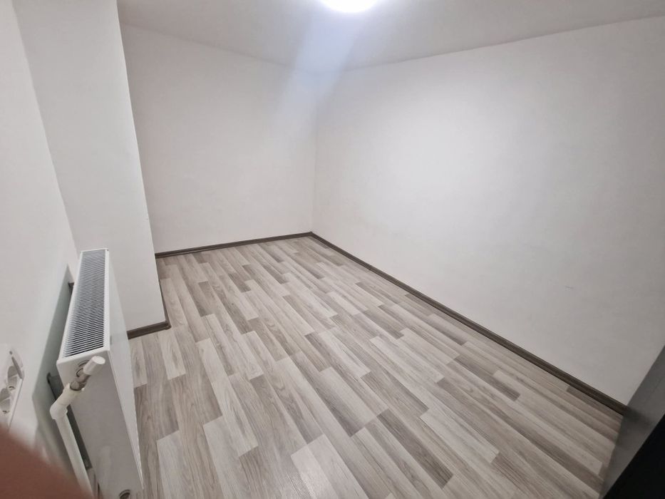 Spațiu comercial !
