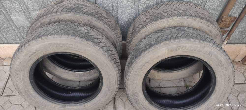 Зимние шины 215/65/16.