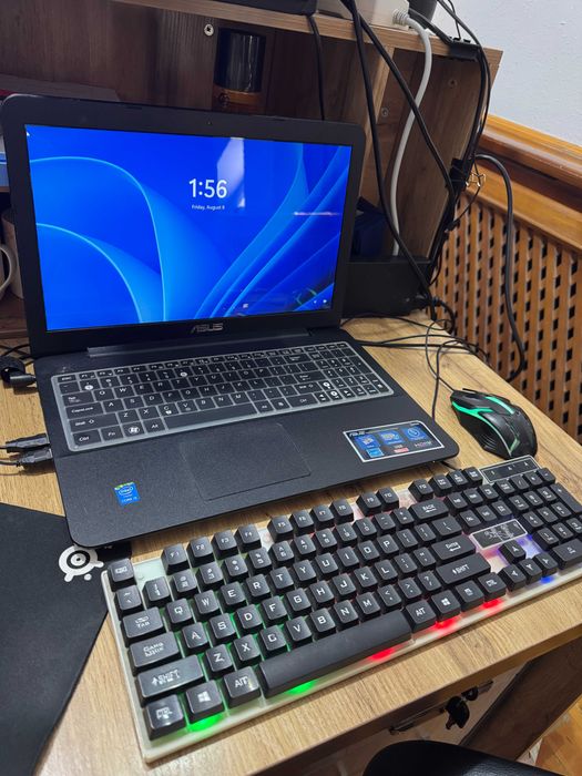 ASUS noutbuk — Intel Core i5, 8GB RAM, 1TB xotira, AMD R5 M240