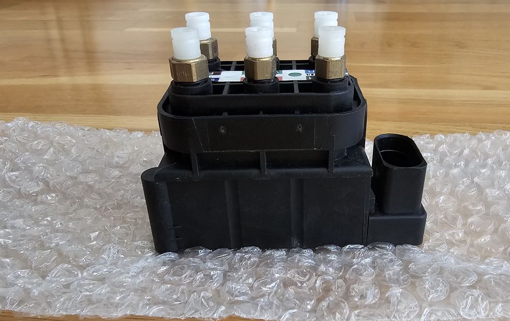 Bloc valve suspensie pneumatica Audi A6 C7, 4H0616013A