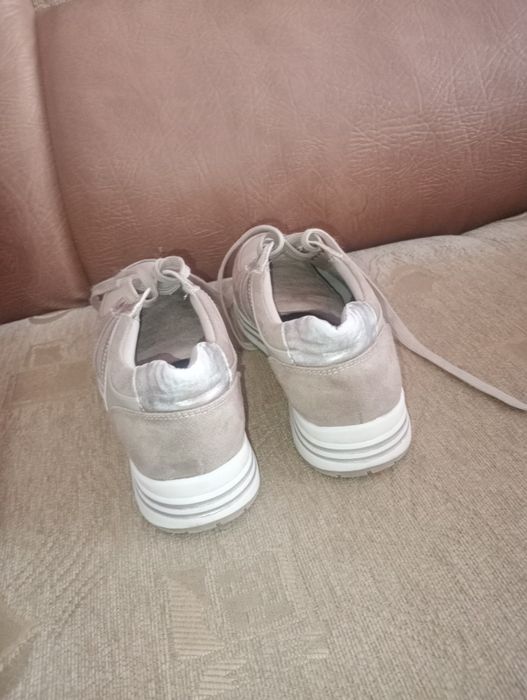 Adidași damă, mărimea 38 vând adidași damă, mărimea 38