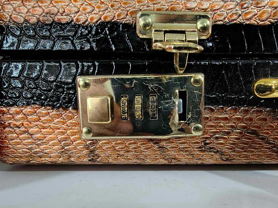 Kуфарче с позлатени прибори 72 части