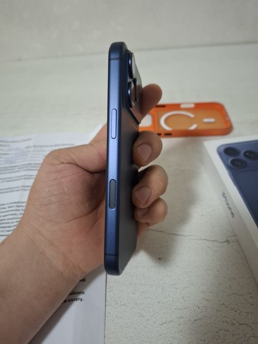 IPhone 17 pro синий цвет вет