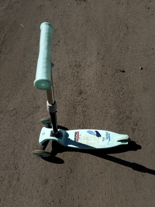 Детский самокат в хорошем состоянии