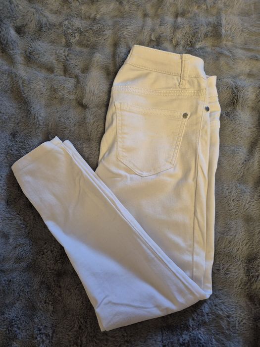 Blugi de culoare alba