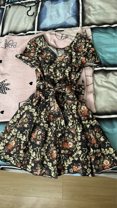 Rochie cu motive florare