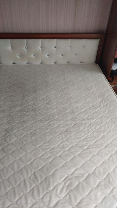 Продам спальный гарнитур