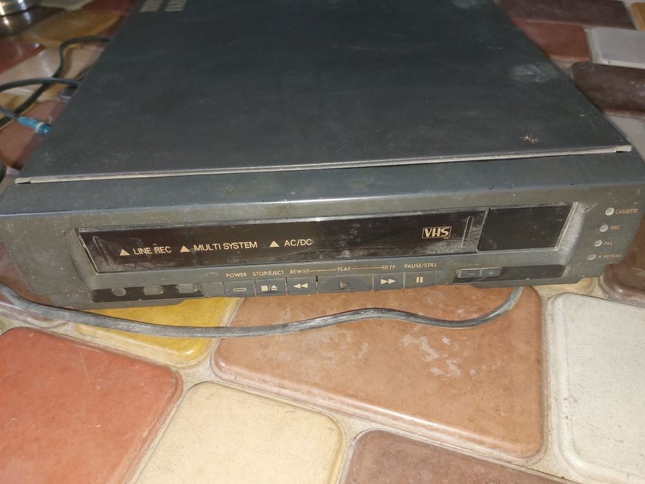 Телевизоры и видеомагнитафон