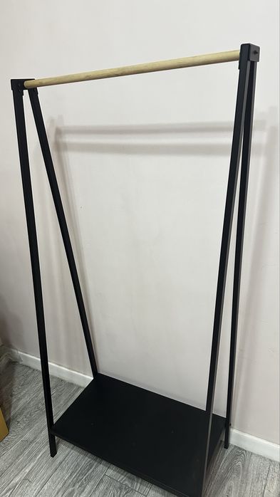 Продам вешалку рейл