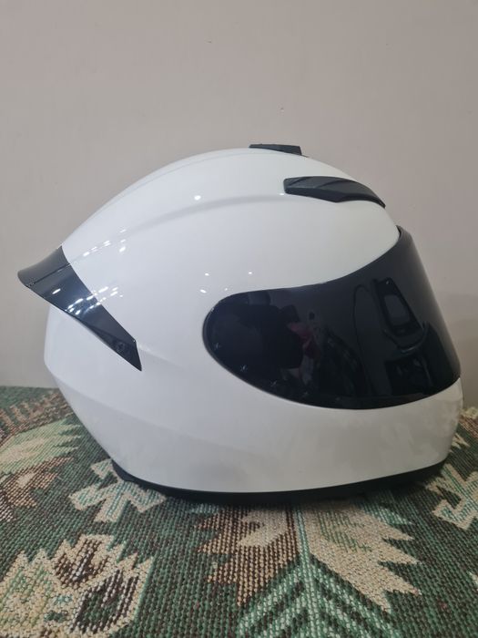 Продаю мотошлем состояние новое