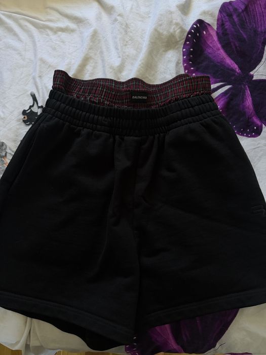 Vand pantaloni scurti balenciaga