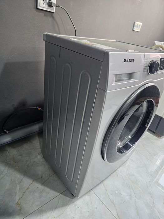 Продаётся Самсунг стиральная.  Самсунг кирмошинаси сотилади