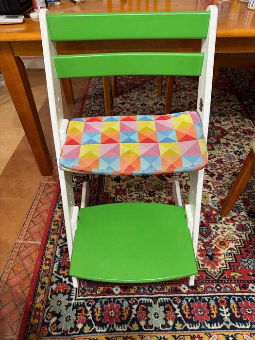 Детский стул деревянный, для ребенка от 3 до 8 лет.