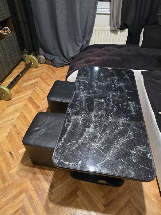 Лукс диван плус функция сън плус маса и кожени таборетки . Топ оферта