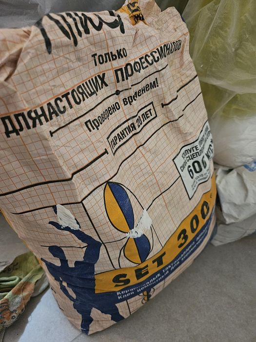 Отдам даром гипсокортон и смеси сеть 300, гипс