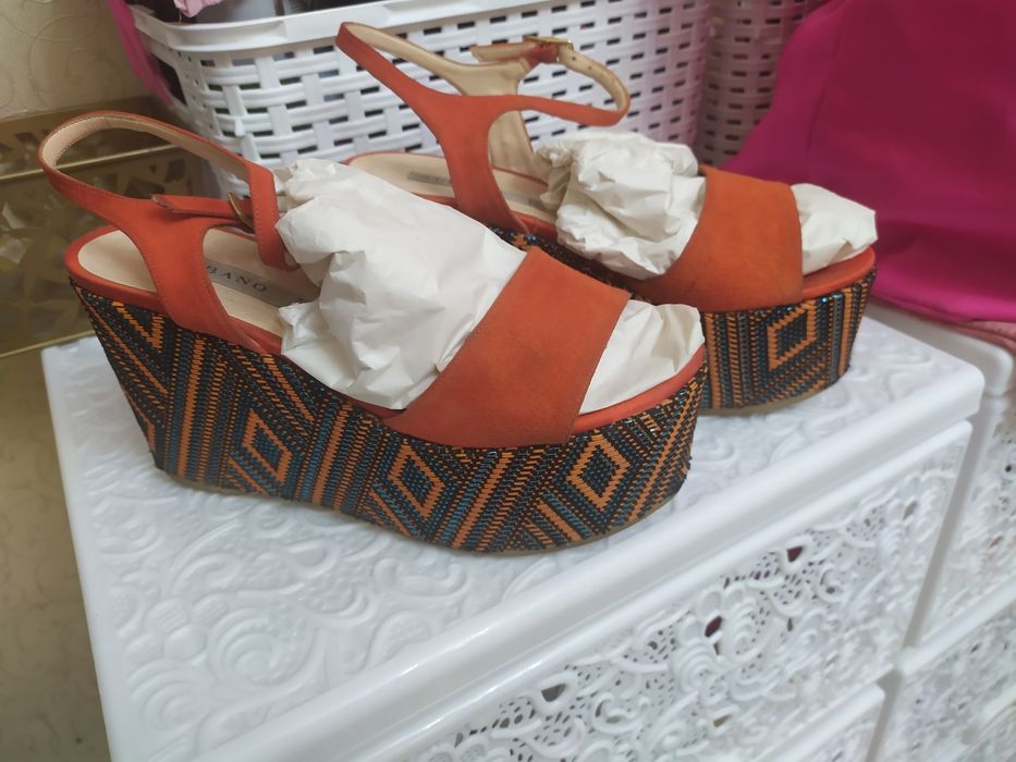 Брендовые обуви в хорошим состоянии.