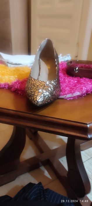 Vând pantofi piele toc 7 cm patrat auriu, deosebiti