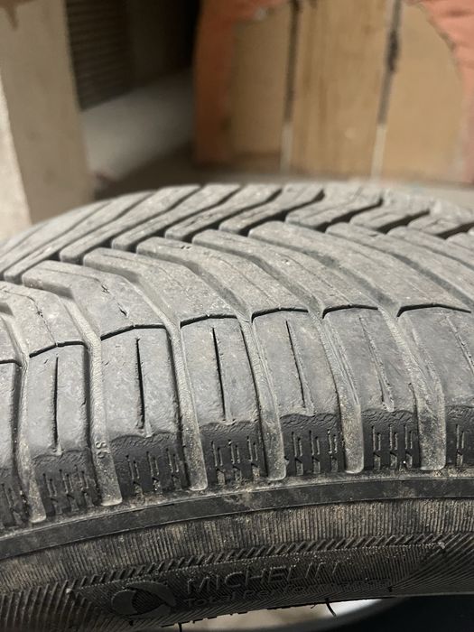 Стелки / Гуми Michelin Cross Climate | 3 Броя | 205 55 16  Всесезонни и Зимни и | 4 БРОЯ | 245 45 17 Michelin Pilot Sport 5 Летни и Стелки Mercedes