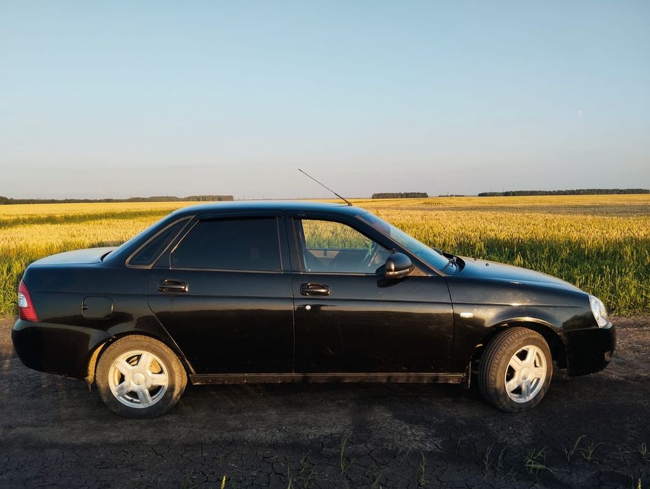 Продам Приору 1 2013 года.