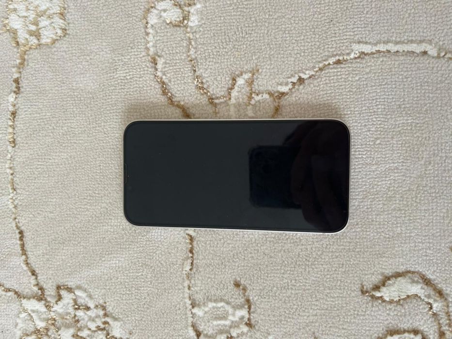 iPhone 13 в хорошем состояние