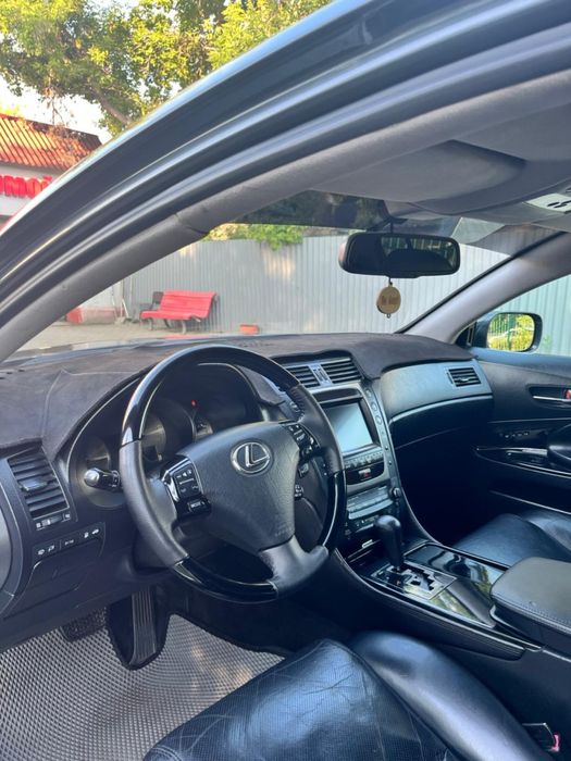 Продам машину Lexus GS300