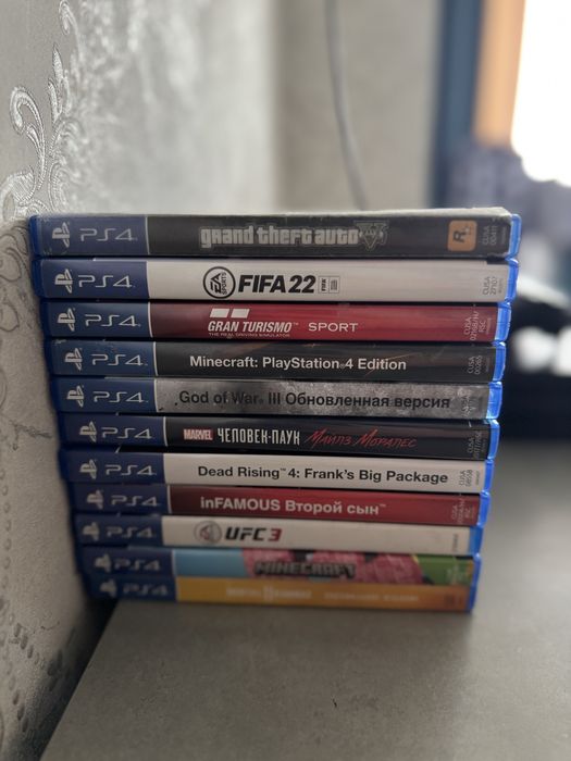 Продам PS4 PRO версия