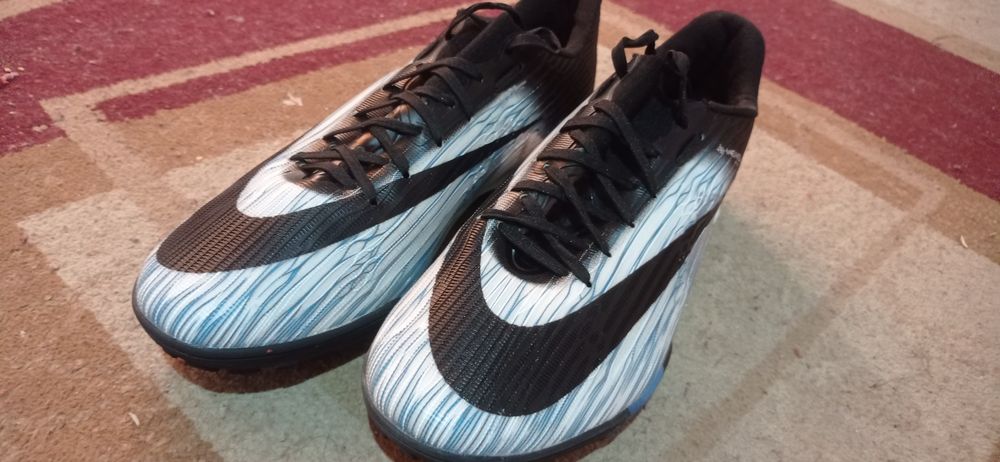 sarakanosha nike